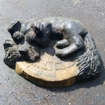Декоративная крышка на люк Собака 1 метр